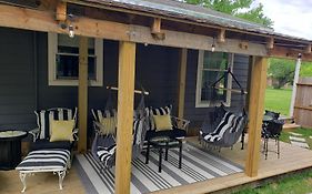 Cedar Oaks Inn Bed And Breakfast